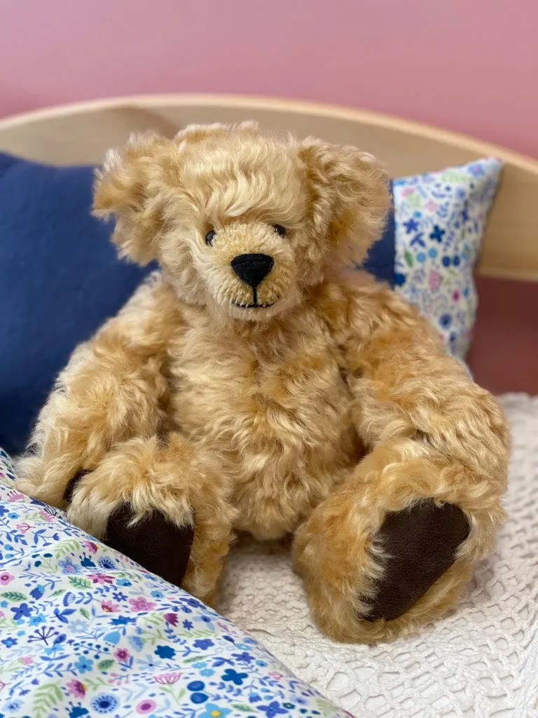 Teddy Bear Pattern and A5 Instruction Booklet - Cyril Bear 22cm when made